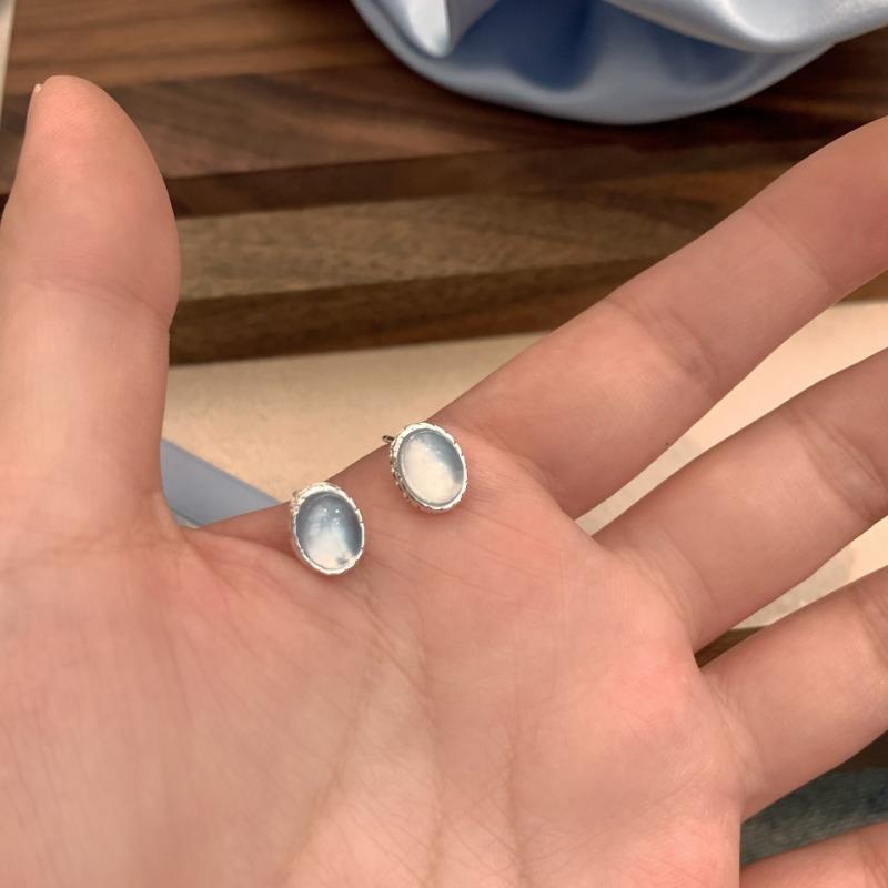 Fresh Compact Ocean Blue Oval Earrings Feminine Simple Niche Design High-end Gentle Versatile Earrings 1Pcs
Fresh Compact Ocean Blue Oval Earrings Feminine Simple Niche Design High-end Gentle Versatile Earrings 1Pcs