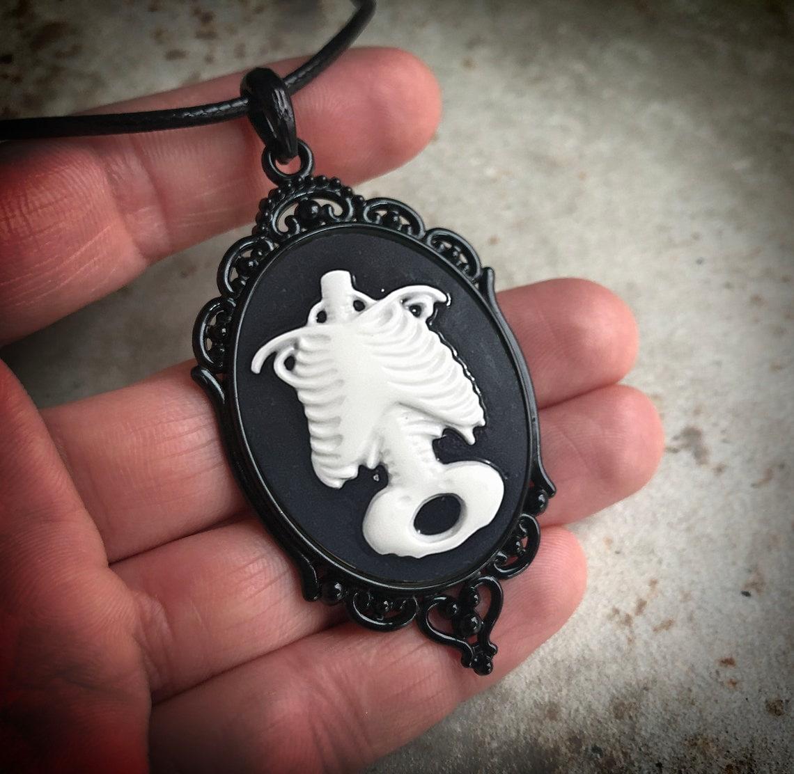 Victorian Black Geometric Oval Lacework White Rose Skull Mermaid Butterfly Cameo Pendant Necklace for Women Halloween Jewelry
Victorian Black Geometric Oval Lacework White Rose Skull Mermaid Butterfly Cameo Pendant Necklace for Women Halloween Jewelry