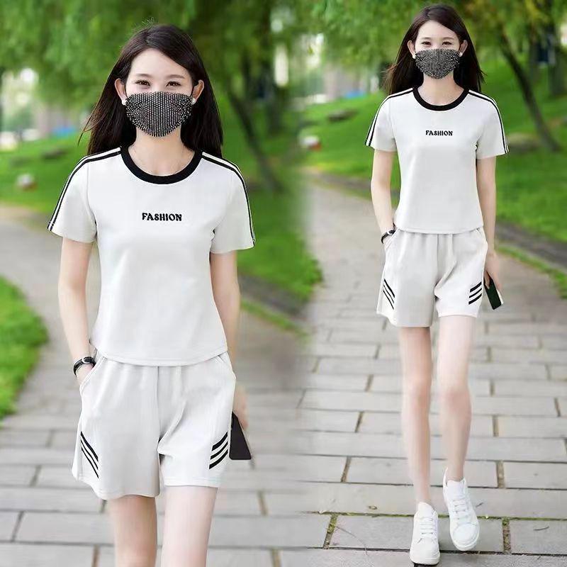 Trendy Women s Summer 2025 Sports T-Shirt & Shorts Set - Socialite Style L белый
Trendy Women s Summer 2025 Sports T-Shirt & Shorts Set - Socialite Style L белый