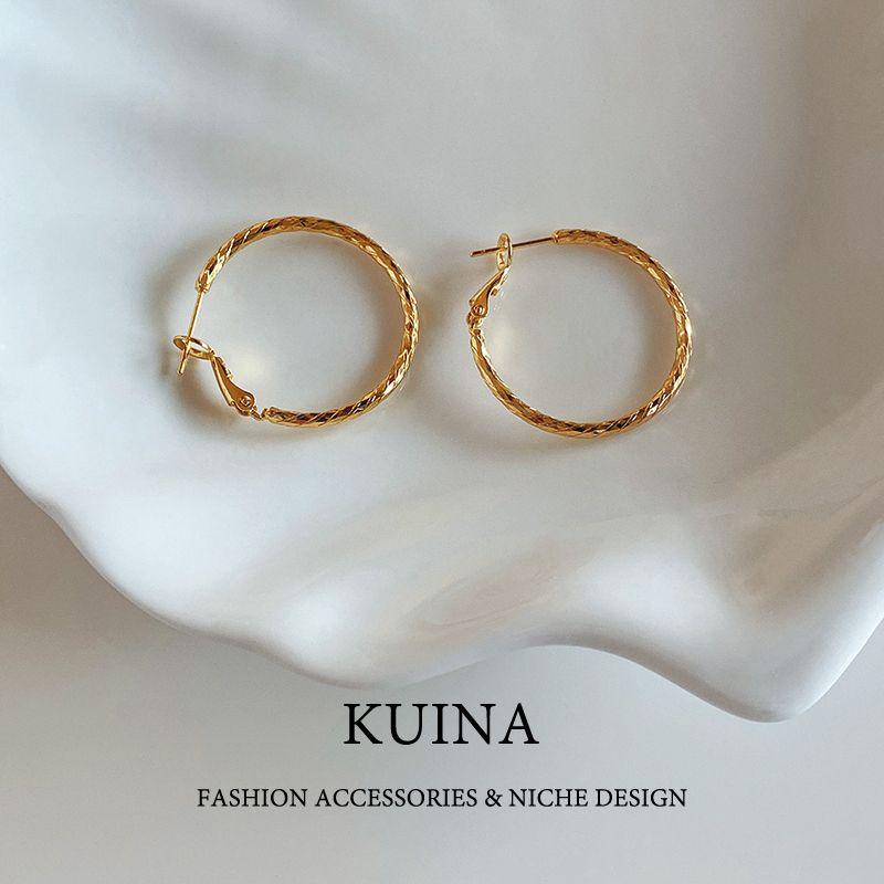 Золотые женские серьги круглые необычные легкая роскошь темперамент большое кольцо для уха нишевый стиль уникальная игла из стерлингового серебра простые серьги-браслеты As Shown in Pictures
Золотые женские серьги круглые необычные легкая роскошь темперамент большое кольцо для уха нишевый стиль уникальная игла из стерлингового серебра простые серьги-браслеты As Shown in Pictures