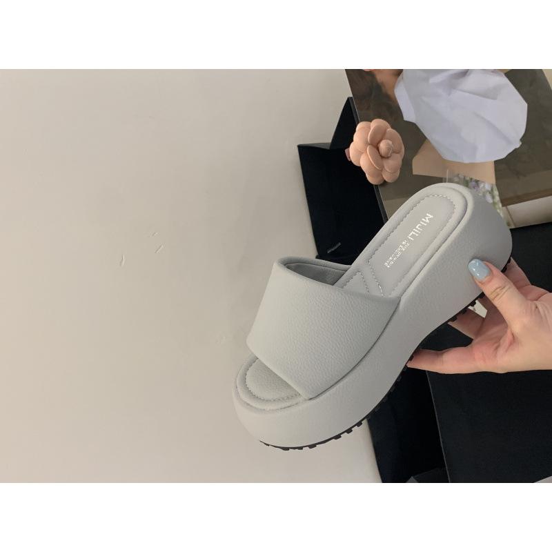 In the summer of 2025, the new thick-soled one-word cool slippers wear candy color with skirts to increase the height of beach shoes for women 39 серый
In the summer of 2025, the new thick-soled one-word cool slippers wear candy color with skirts to increase the height of beach shoes for women 39 серый