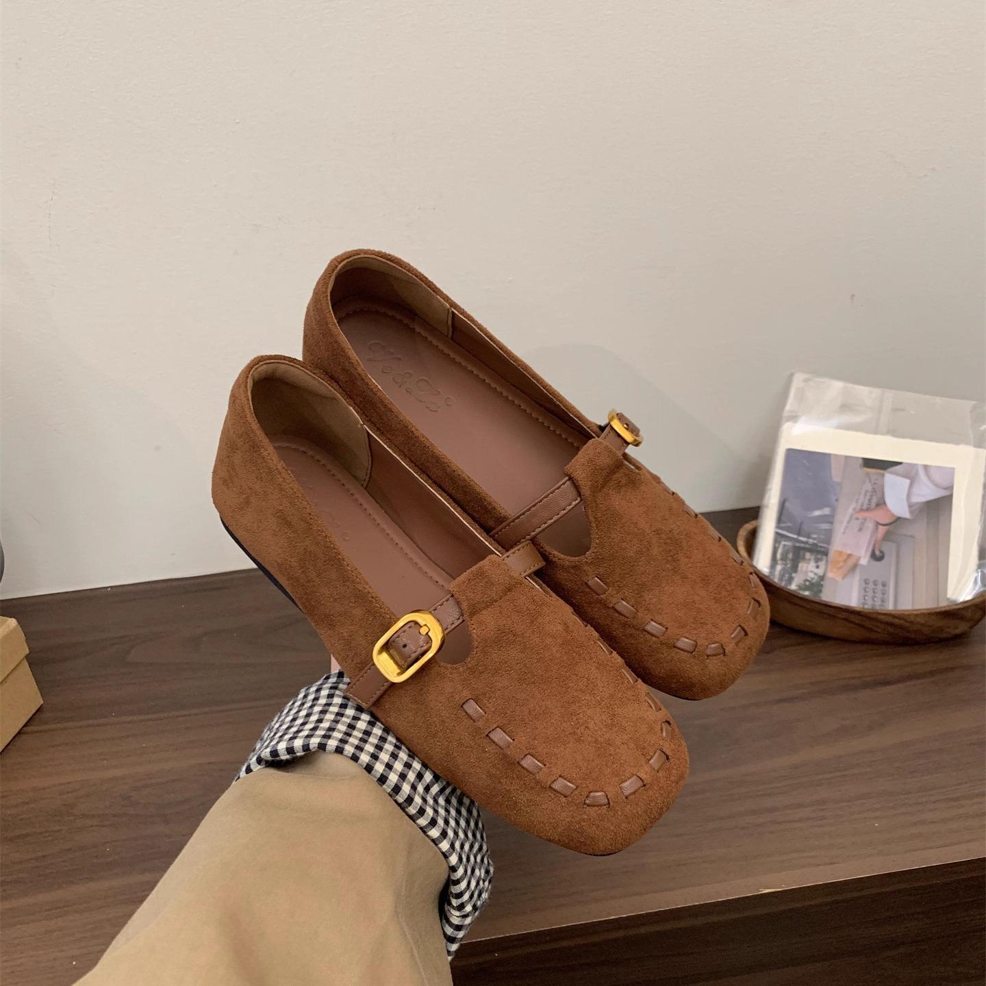Retro square toe one-foot shoes women s 2025 autumn new suede beanie shoes soft flat Mary Jane small leather shoes 39
Retro square toe one-foot shoes women s 2025 autumn new suede beanie shoes soft flat Mary Jane small leather shoes 39
