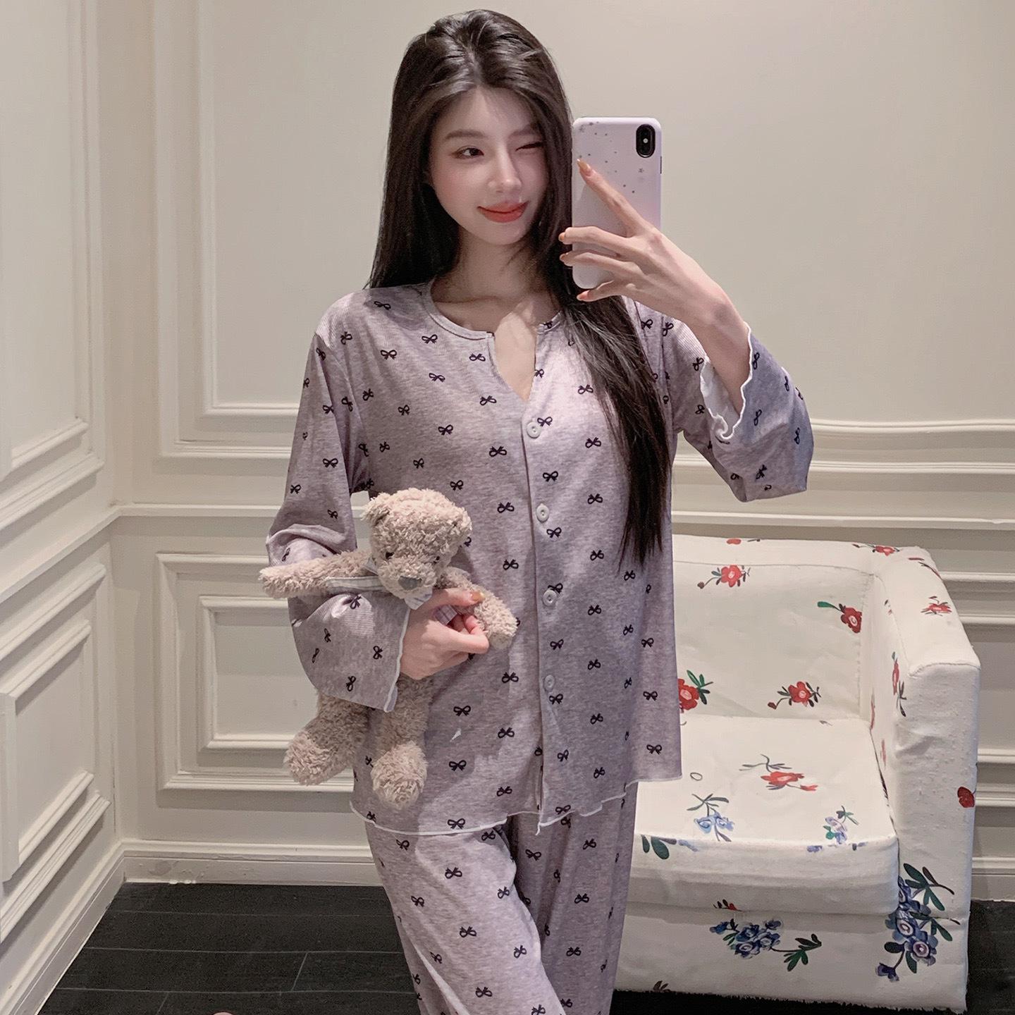 Ice Silk Cardigan & Long Pants Pajama Set for Women - Cute, Comfortable, Sweet Homewear Size 2 (for 75-115 Jin)
Ice Silk Cardigan & Long Pants Pajama Set for Women - Cute, Comfortable, Sweet Homewear Size 2 (for 75-115 Jin)