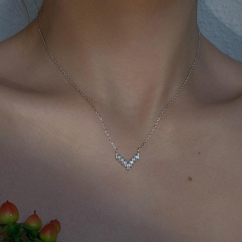 Geometric Personality Clavicle Neck Chain Early Spring Tide Bouncing Kusa V-Shaped Design Sense Necklace Women S
Geometric Personality Clavicle Neck Chain Early Spring Tide Bouncing Kusa V-Shaped Design Sense Necklace Women S