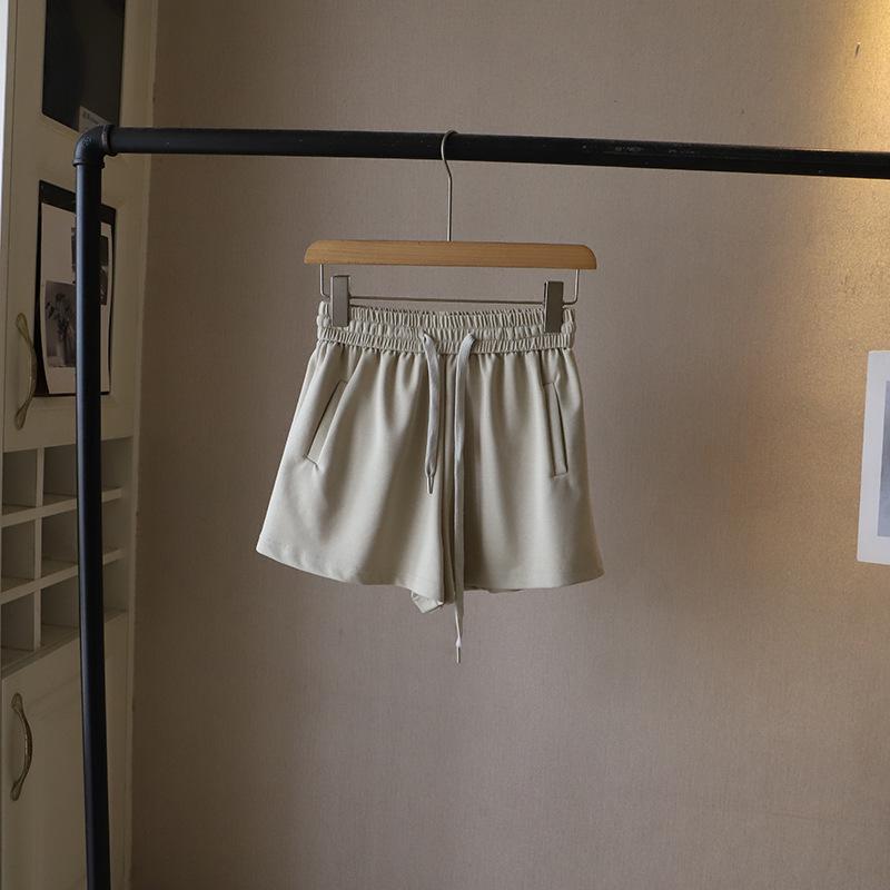 Летние женские корейские спортивные повседневные шорты с эластичной кулиской, стройнящие M бежевый
Летние женские корейские спортивные повседневные шорты с эластичной кулиской, стройнящие M бежевый