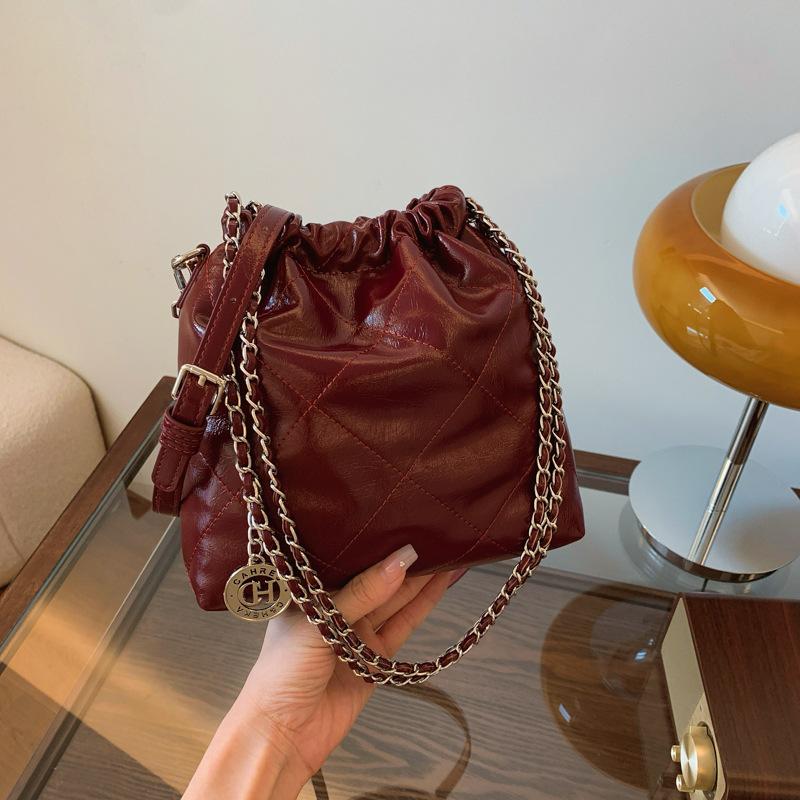 Popular bucket bag women s new summer versatile niche diamond chain shoulder messenger bag чёрный
Popular bucket bag women s new summer versatile niche diamond chain shoulder messenger bag чёрный