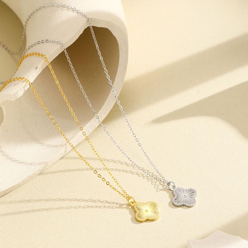S925 Silver Four-Leaf Clover Necklace: Laser-Carved, Exquisite High-End Pendant on a Fashionable Clavicle Chain Silver S925 золотой
S925 Silver Four-Leaf Clover Necklace: Laser-Carved, Exquisite High-End Pendant on a Fashionable Clavicle Chain Silver S925 золотой