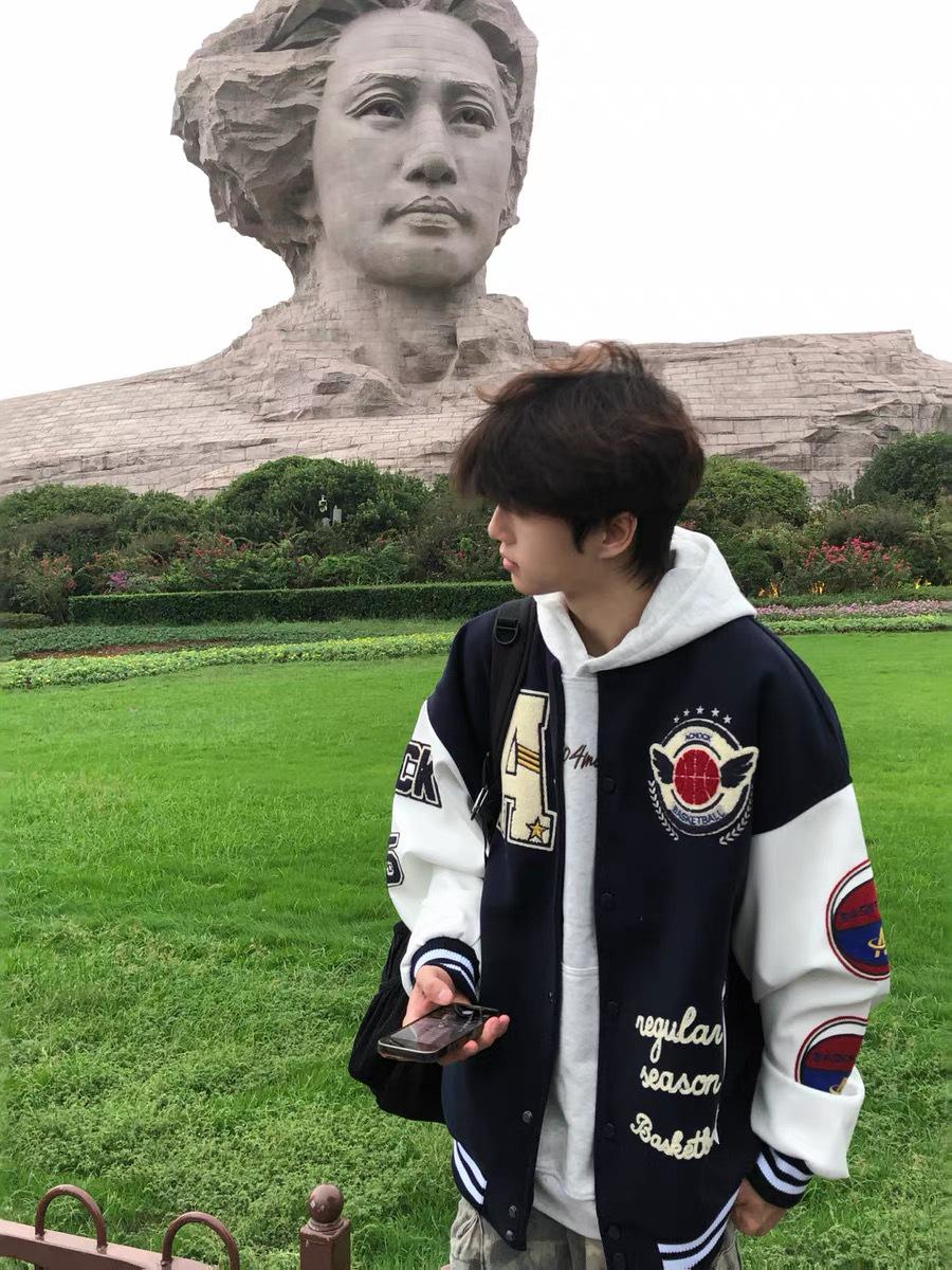 American Trendy Men s Thickened Letter Embroidery Baseball Jacket - Autumn/Winter Loose Fit High-End Top M темно-синього кольору
American Trendy Men s Thickened Letter Embroidery Baseball Jacket - Autumn/Winter Loose Fit High-End Top M темно-синього кольору