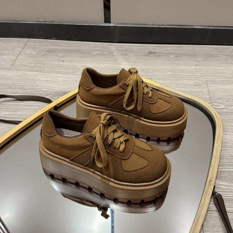 Thick-soled muffin shoes women s new small height increase lightweight athleisure Forrest Forrest Gump shoes in the fall of 2025 35
Thick-soled muffin shoes women s new small height increase lightweight athleisure Forrest Forrest Gump shoes in the fall of 2025 35