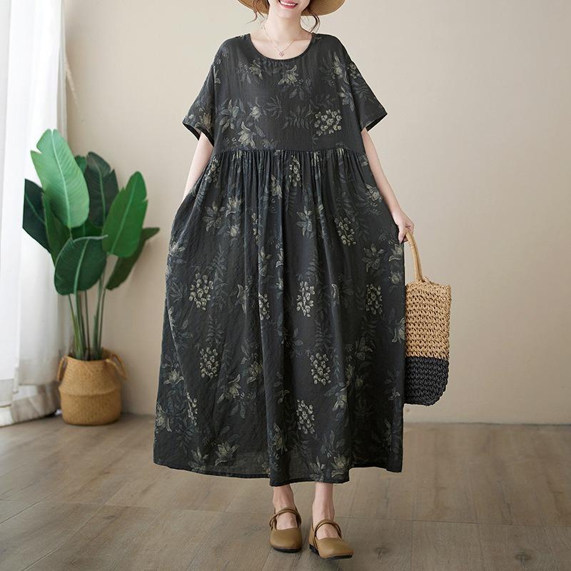 The real shot is a new summer simple literary and loose large-size short-sleeved round neck printed dress for women. Large size average size
The real shot is a new summer simple literary and loose large-size short-sleeved round neck printed dress for women. Large size average size