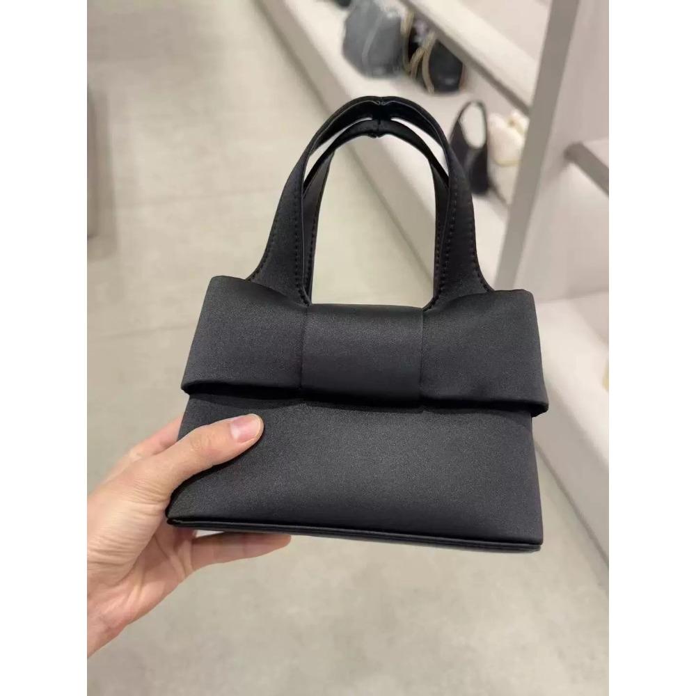 2025 spring bow handbag cute pink sweet girl heart handbag fashion texture messenger bag tide
2025 spring bow handbag cute pink sweet girl heart handbag fashion texture messenger bag tide