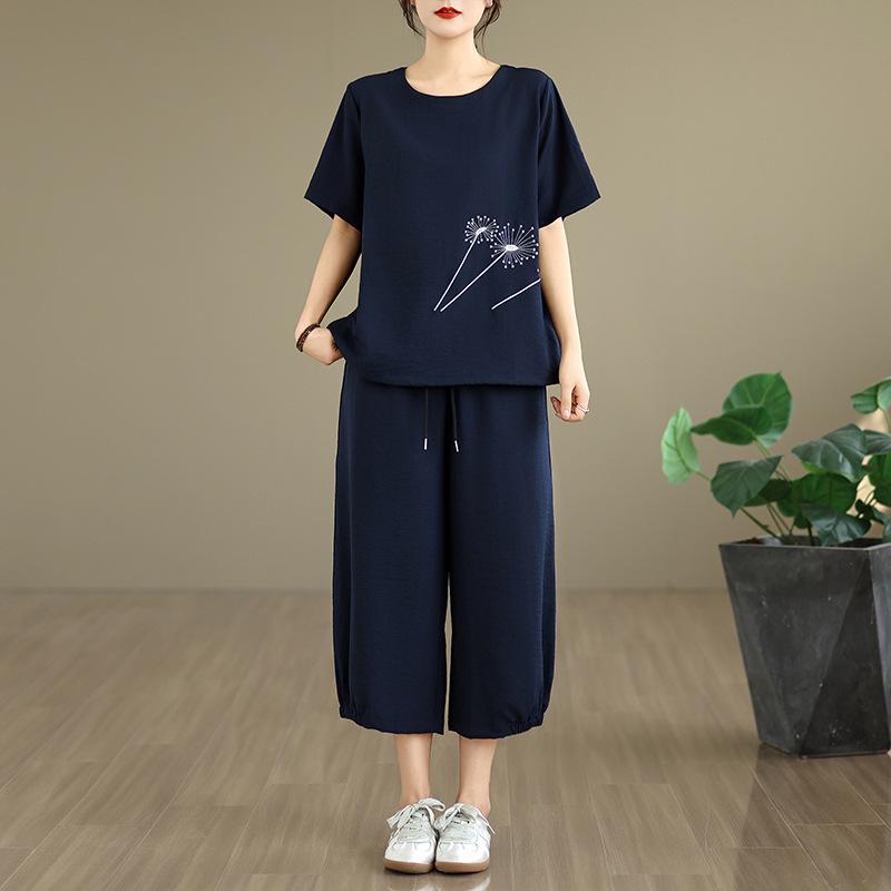 Embroidered Cotton & Linen Casual Two-Piece Set: Short-Sleeved T-Shirt & Elastic Waist Wide-Leg Pants for Women 2XL темно-синього кольору
Embroidered Cotton & Linen Casual Two-Piece Set: Short-Sleeved T-Shirt & Elastic Waist Wide-Leg Pants for Women 2XL темно-синього кольору