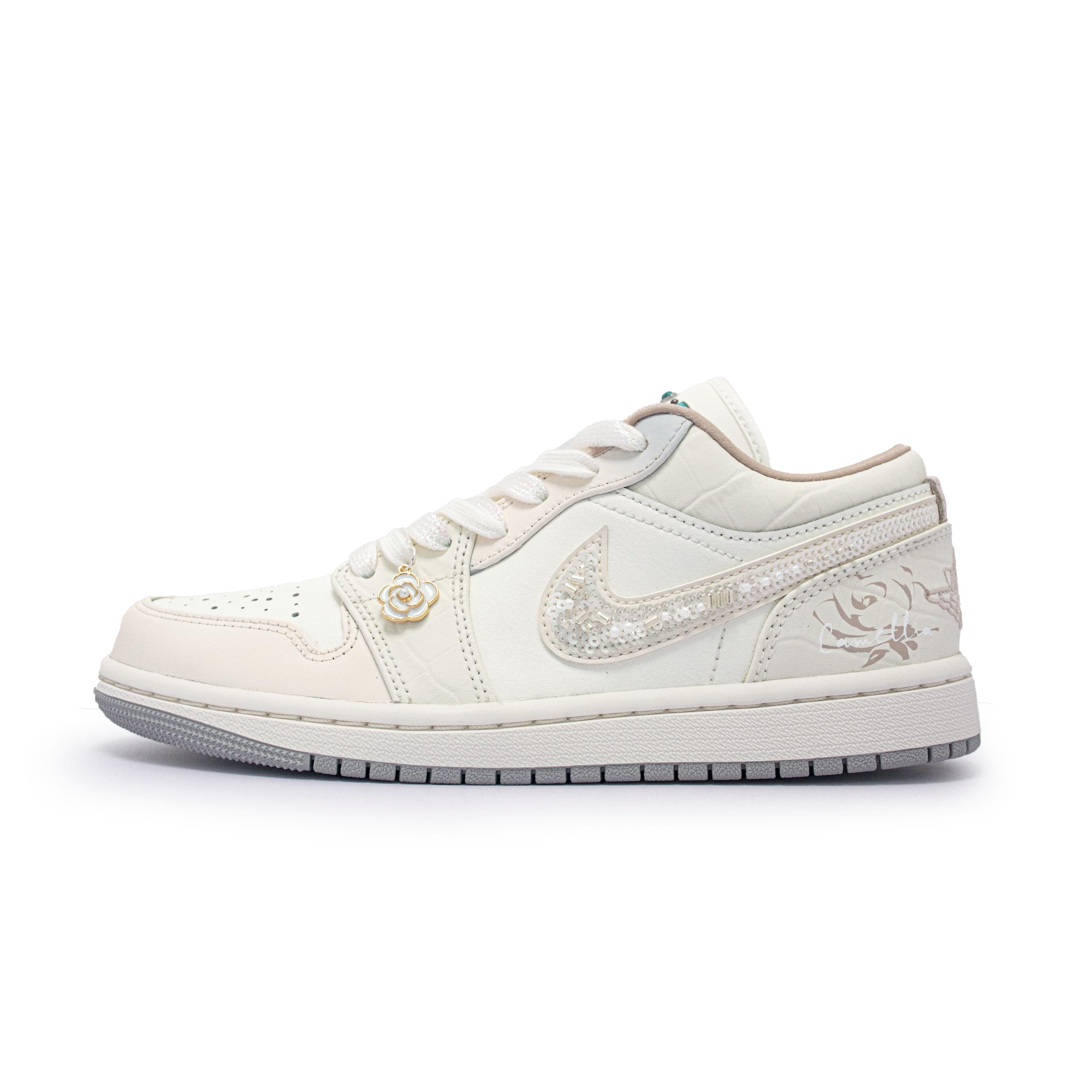 Jordan Air Jordan 1 Camellia Language Abrasion Resistant Low top Vintage Basketball Shoes Women s White IH7323-100(Team196-) 38.5
Jordan Air Jordan 1 Camellia Language Abrasion Resistant Low top Vintage Basketball Shoes Women s White IH7323-100(Team196-) 38.5