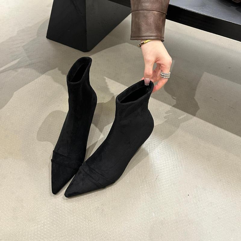 Pointed middle heel suede thin boots short boots women s boots 2025 new spring and autumn single boots brown French small bare boots 39 чорний
Pointed middle heel suede thin boots short boots women s boots 2025 new spring and autumn single boots brown French small bare boots 39 чорний