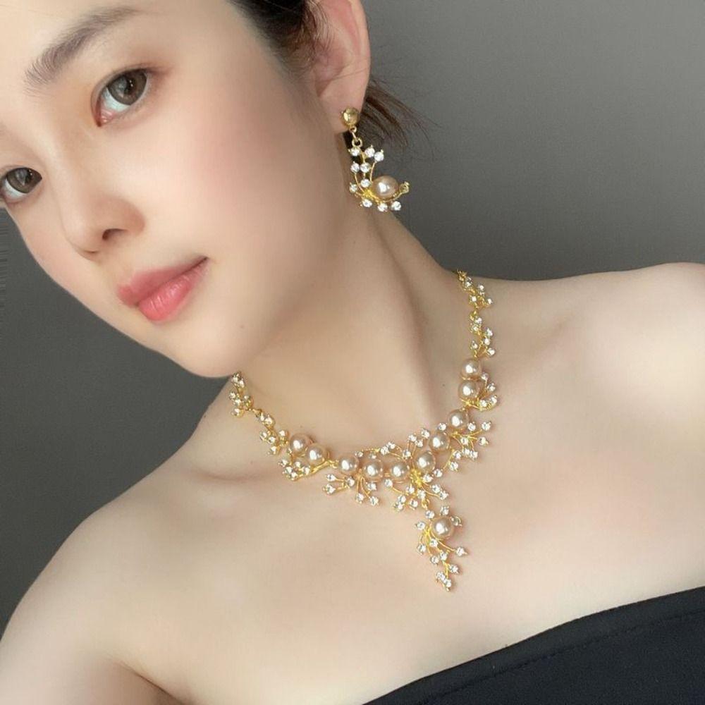 Zinc Zinc Alloy Elegant Classic Exquisite Shiny Women Earrings Jewelry Set Crystal Jewelry Korean Necklace
Zinc Zinc Alloy Elegant Classic Exquisite Shiny Women Earrings Jewelry Set Crystal Jewelry Korean Necklace