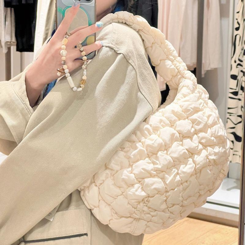 South Korea s new pleated cloud bag versatile fashion single shoulder portable dumpling bag large capacity down cotton underarm women s bag
South Korea s new pleated cloud bag versatile fashion single shoulder portable dumpling bag large capacity down cotton underarm women s bag