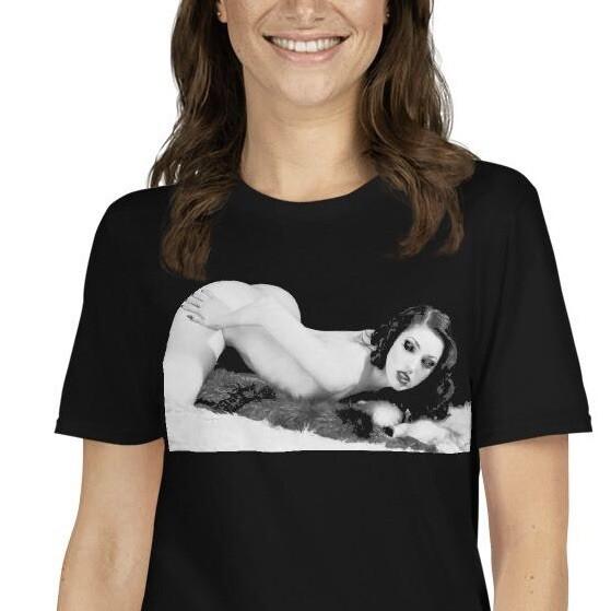 Красивая модель девушка-гот на унисекс футболке с коротким рукавом XL
Красивая модель девушка-гот на унисекс футболке с коротким рукавом XL