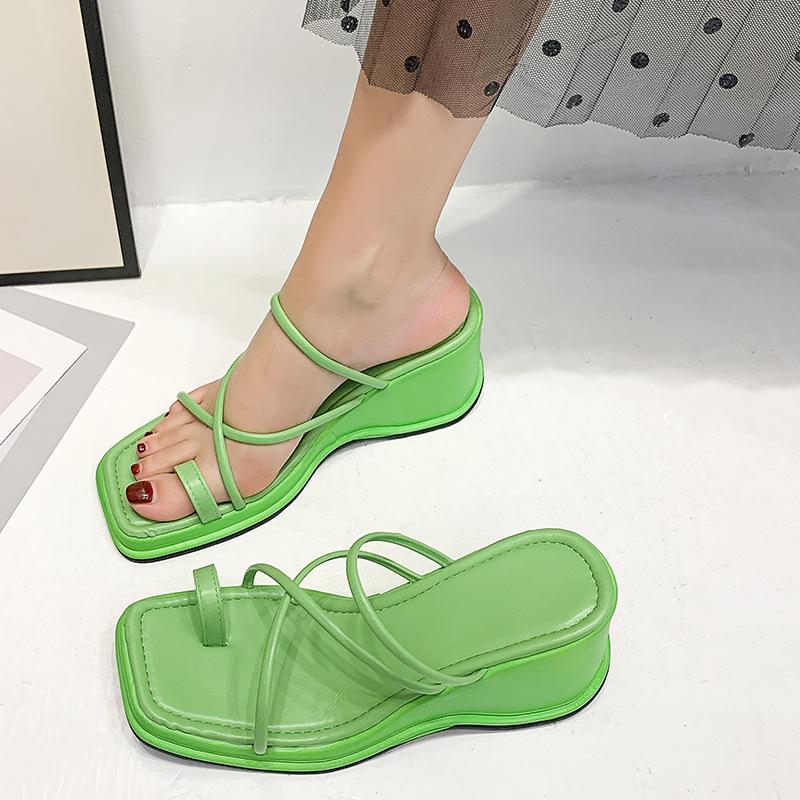 Летние женские тапочки, уличные сандалии на танкетке, женские шлепанцы с узкими ремешками, повседневные пляжные шлепанцы, женские сандалии на платформе