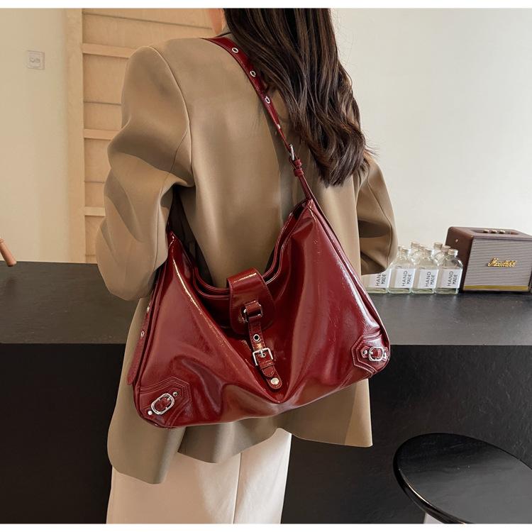 New In Autumn and Winter, European and American Tote Bags Are Fashionable.
New In Autumn and Winter, European and American Tote Bags Are Fashionable.