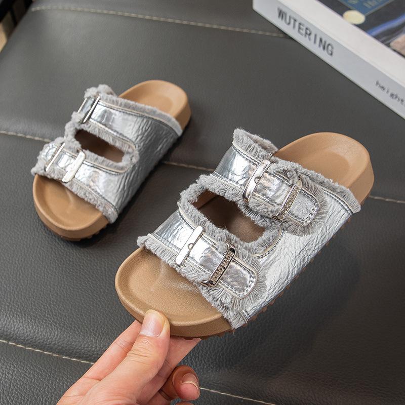 Kids Silver Fringe Buckle Decor Casual Slide Sandals 26 срібний
Kids Silver Fringe Buckle Decor Casual Slide Sandals 26 срібний