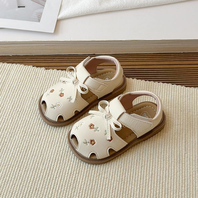 Children Sandals Girls Fashion Spring New Embroidery Princess Shoes Breathable Hollow-out Soft Sole Sandals Size 21-30 25
Children Sandals Girls Fashion Spring New Embroidery Princess Shoes Breathable Hollow-out Soft Sole Sandals Size 21-30 25