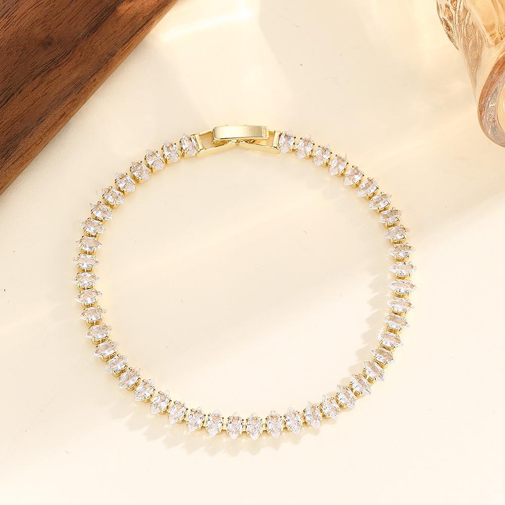 Fashion Shiny Zircon Bracelet for Women Geometric Water Drop Shape Bangle Elegant Minimalist Party Wedding Banquet Jewelry Gift
Fashion Shiny Zircon Bracelet for Women Geometric Water Drop Shape Bangle Elegant Minimalist Party Wedding Banquet Jewelry Gift