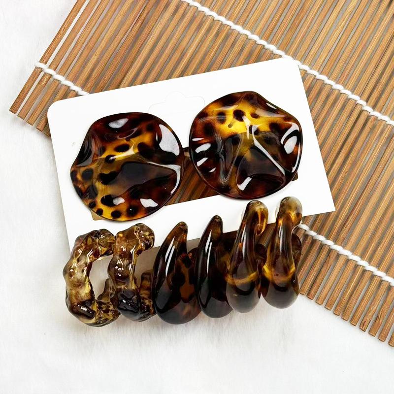 Four pairs of autumn and winter amber retro leopard print stud earrings set earrings versatile new earrings batch
Four pairs of autumn and winter amber retro leopard print stud earrings set earrings versatile new earrings batch