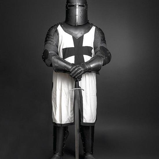 Доспехи Рыцаря Тамплиера Черный Крестоносец Полный Средневековый Косплей LARP Костюм для Любителей Истории и Коллекционеров
Доспехи Рыцаря Тамплиера Черный Крестоносец Полный Средневековый Косплей LARP Костюм для Любителей Истории и Коллекционеров