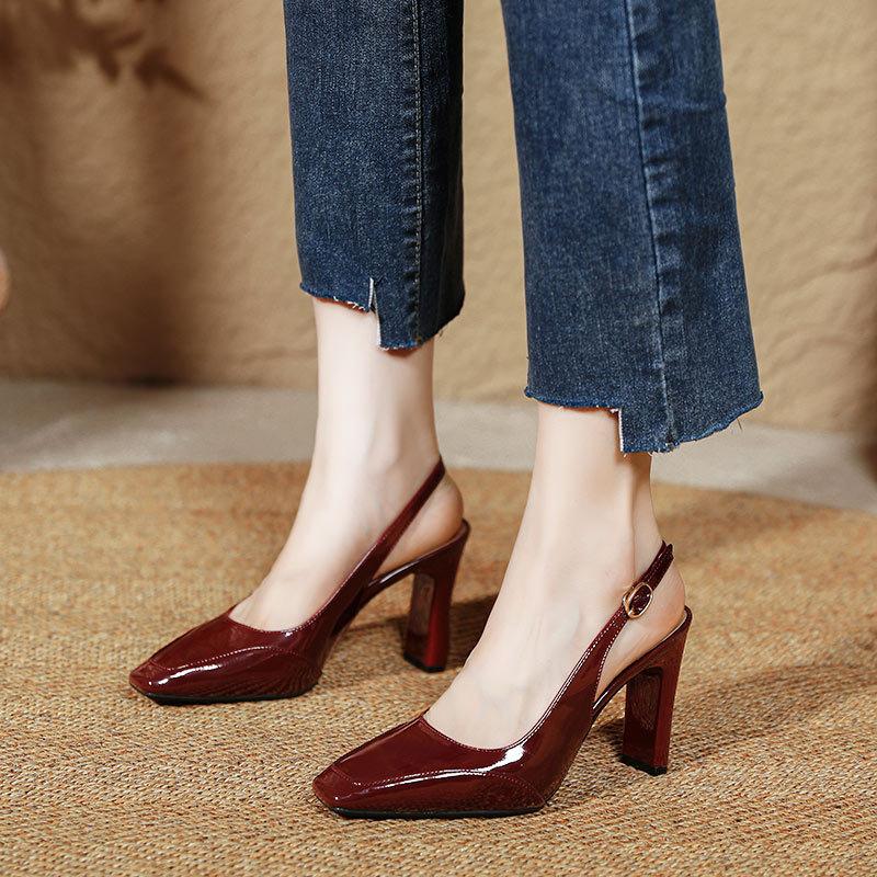 Baotou sandals new patent leather splicing red high heels thick heel not tired foot square head empty single shoes 40 чорний
Baotou sandals new patent leather splicing red high heels thick heel not tired foot square head empty single shoes 40 чорний