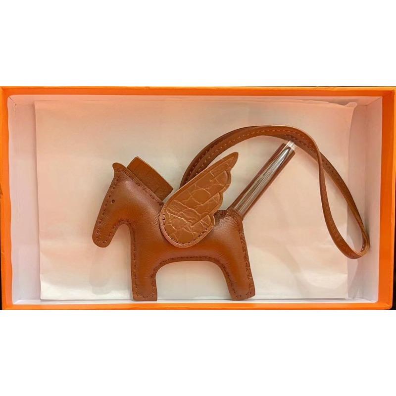 Комплект материалов для кожаной подвески «Пегас», Крылья маленькой лошадки, Кожаная подвеска-аксессуар для сумки «Любовь к лошадям»
Комплект материалов для кожаной подвески «Пегас», Крылья маленькой лошадки, Кожаная подвеска-аксессуар для сумки «Любовь к лошадям»