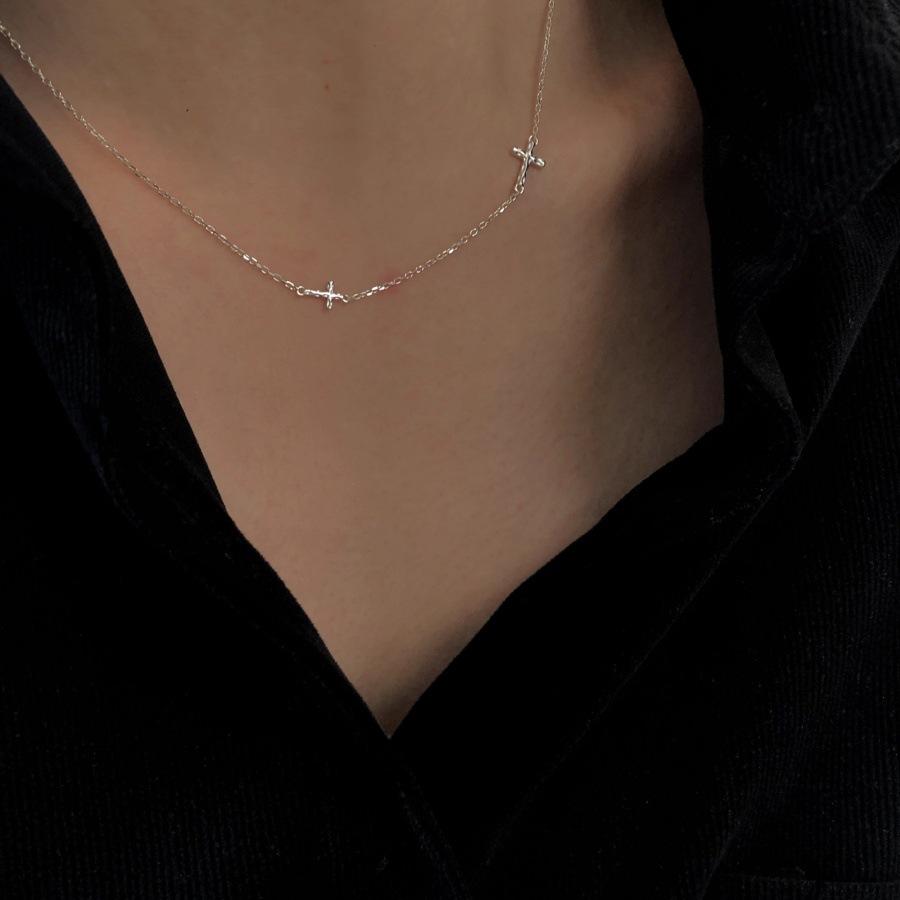 Korean version of mini cross thin necklace women s design neck chain collarbone chain
Korean version of mini cross thin necklace women s design neck chain collarbone chain