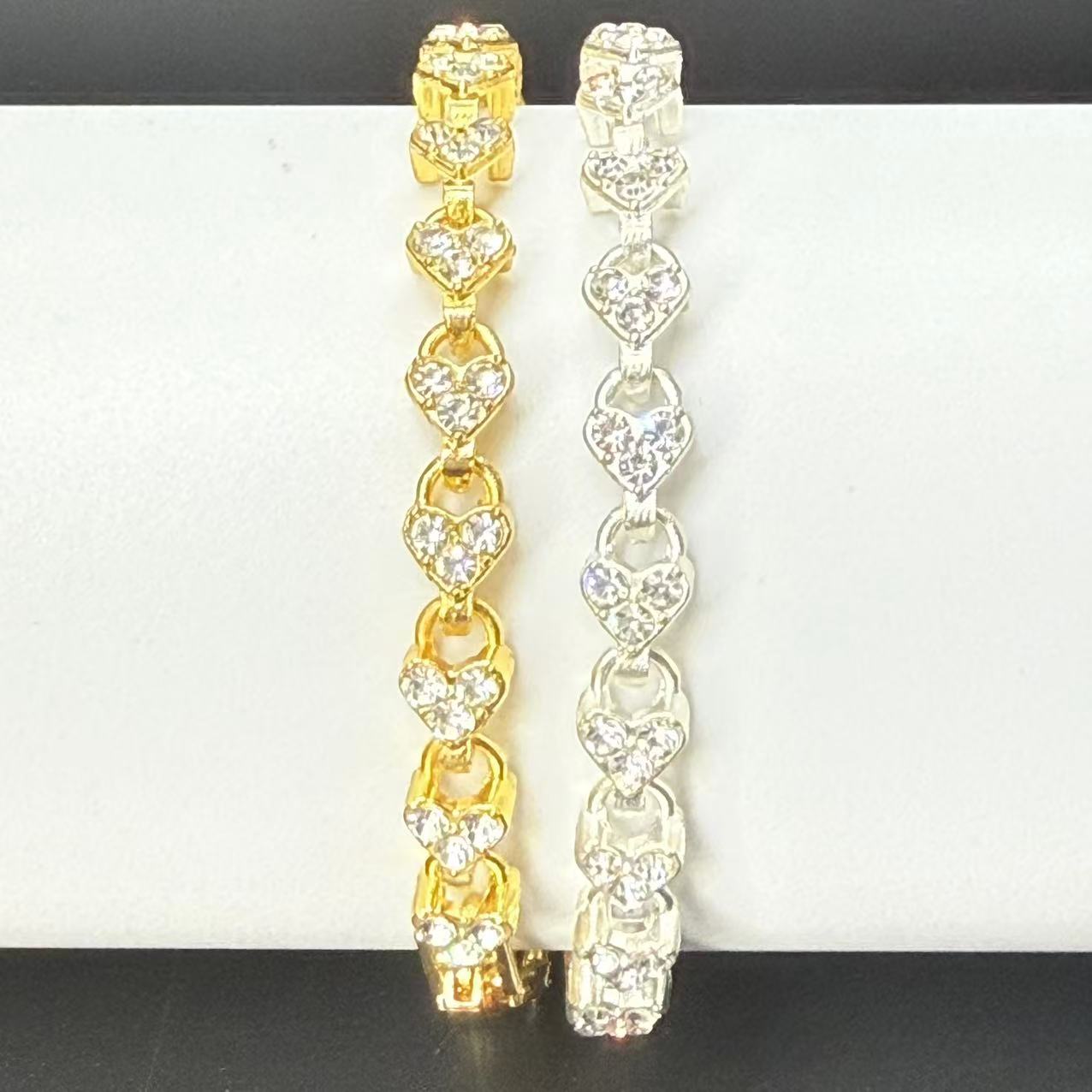 2-piece ladies bracelet set, gold and silver two-tone heart-shaped bracelets, minimalist style, Halloween gift, birthday gift
2-piece ladies bracelet set, gold and silver two-tone heart-shaped bracelets, minimalist style, Halloween gift, birthday gift