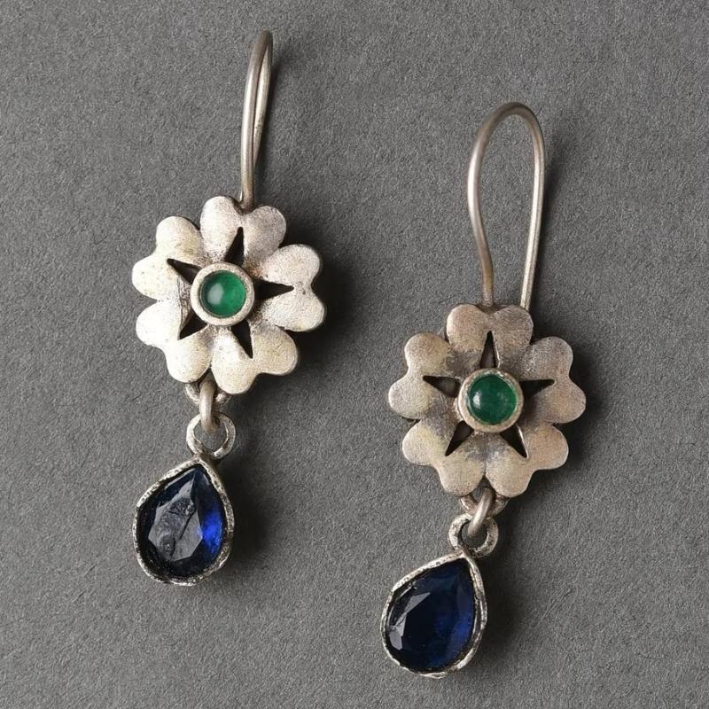 Vintage Trendy Flower Blue Color Droplet Shaped Pendant Earrings, Women s Bohemian Ethnic Style Holiday Accessory Gift
Vintage Trendy Flower Blue Color Droplet Shaped Pendant Earrings, Women s Bohemian Ethnic Style Holiday Accessory Gift