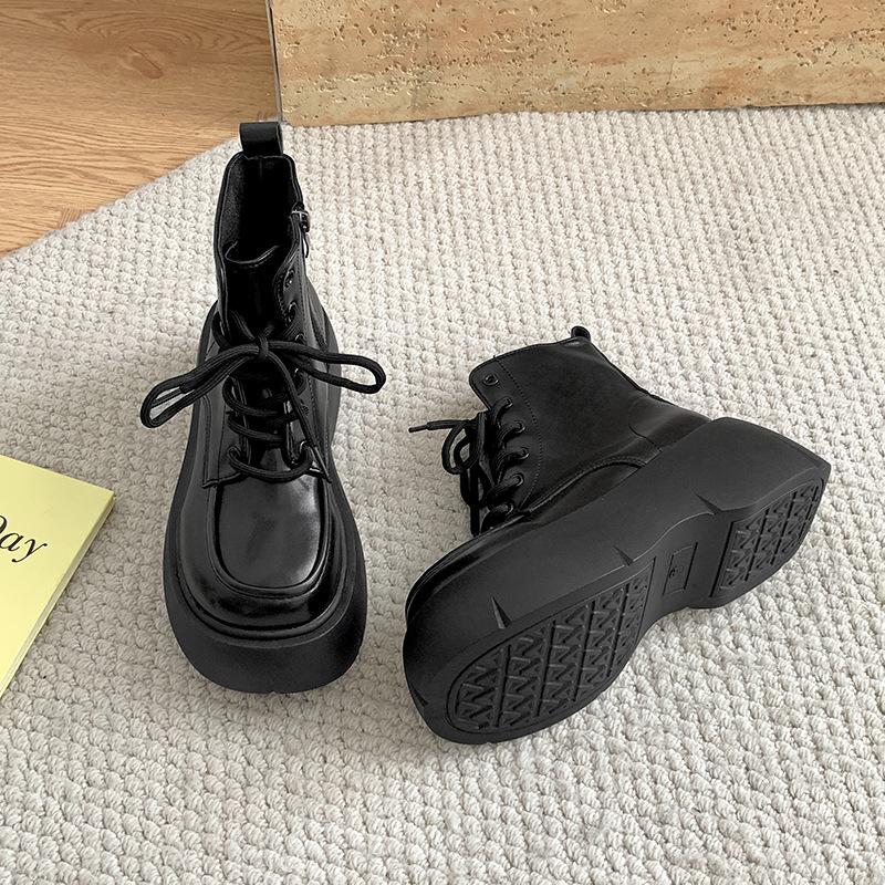 Ретро черные ботинки Martin на толстом каблуке и толстой подошве в британском стиле женские одинарные ботинки весна-осень 2025 новые тонкие короткие ботинки, увеличивающие рост 40 чёрный
Ретро черные ботинки Martin на толстом каблуке и толстой подошве в британском стиле женские одинарные ботинки весна-осень 2025 новые тонкие короткие ботинки, увеличивающие рост 40 чёрный