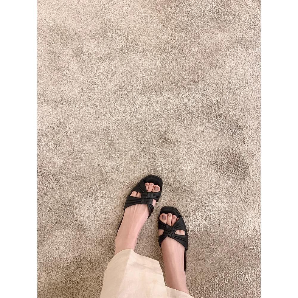 Lambskin version~ Genuine leather square head wrinkled flat bottom beach slippers women s sandals outside summer 34
Lambskin version~ Genuine leather square head wrinkled flat bottom beach slippers women s sandals outside summer 34