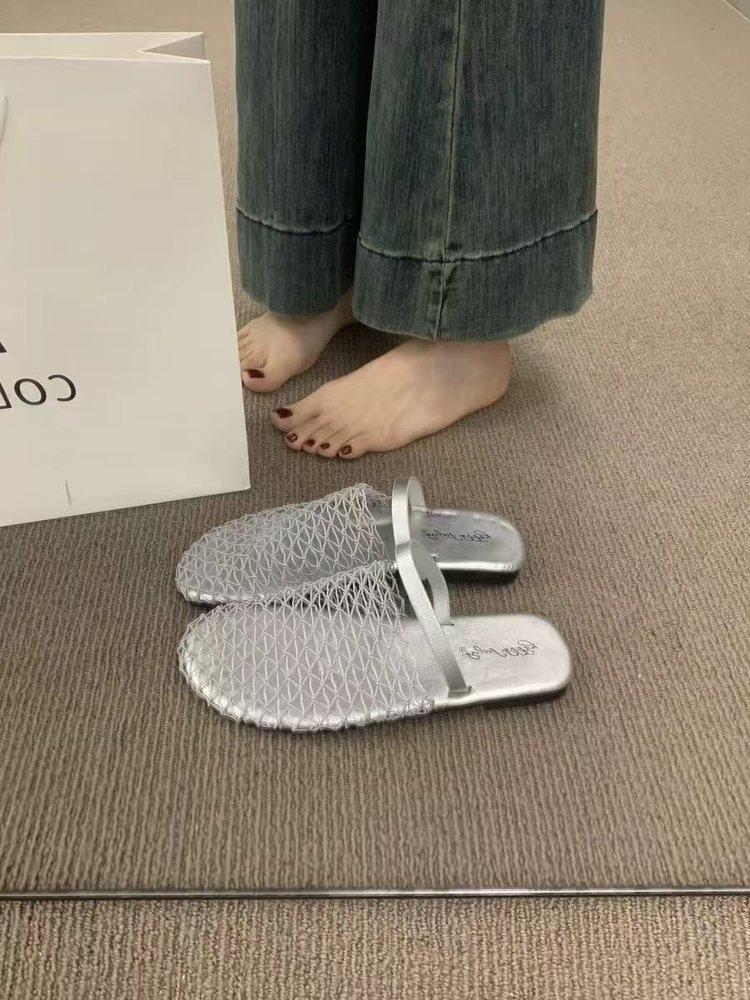 Silver flat-bottomed bag head half slippers women s outer wear 2025 spring and summer new French temperament fairy Korean version of Muller sandals 35 серебряный
Silver flat-bottomed bag head half slippers women s outer wear 2025 spring and summer new French temperament fairy Korean version of Muller sandals 35 серебряный