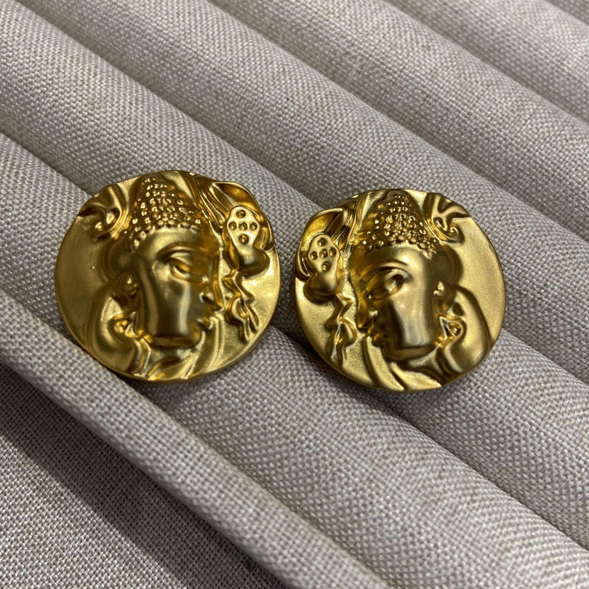 Medieval Vintage Jewelry Old Gold-Plated Retro Relief Head Round Personality Exaggerated Chinese Stud Earrings
Medieval Vintage Jewelry Old Gold-Plated Retro Relief Head Round Personality Exaggerated Chinese Stud Earrings