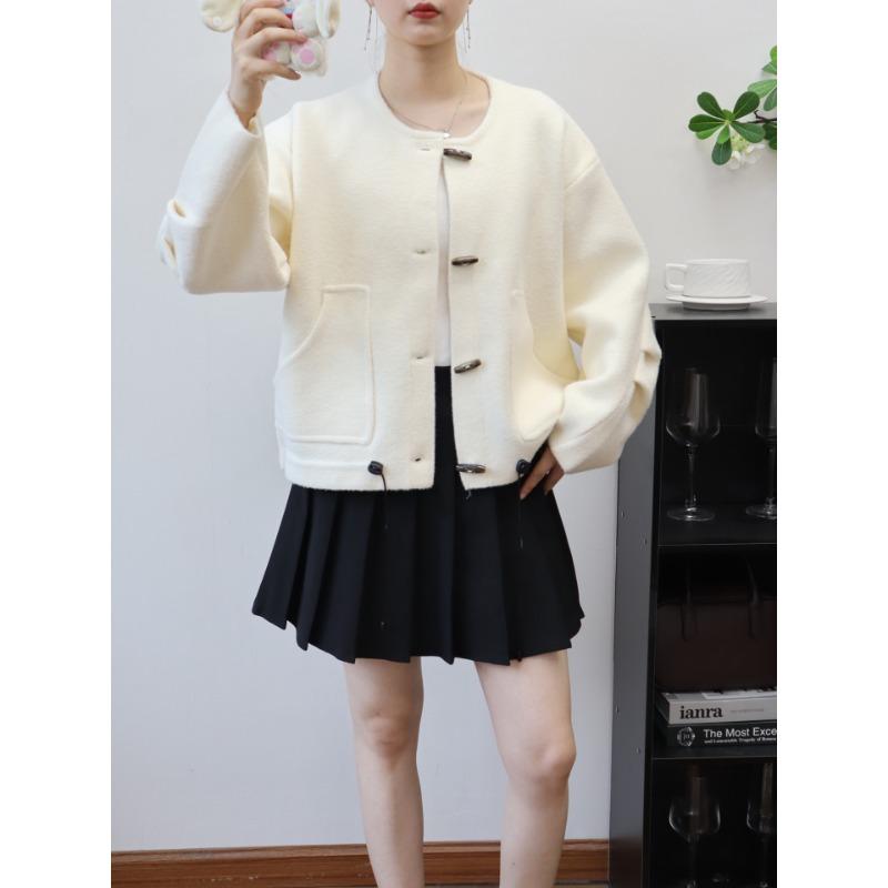 Осень и зима новый роговая пуговица повседневный свободный универсальный вязаный двусторонний кардиган модный свитер куртка женский one size fits all
Осень и зима новый роговая пуговица повседневный свободный универсальный вязаный двусторонний кардиган модный свитер куртка женский one size fits all