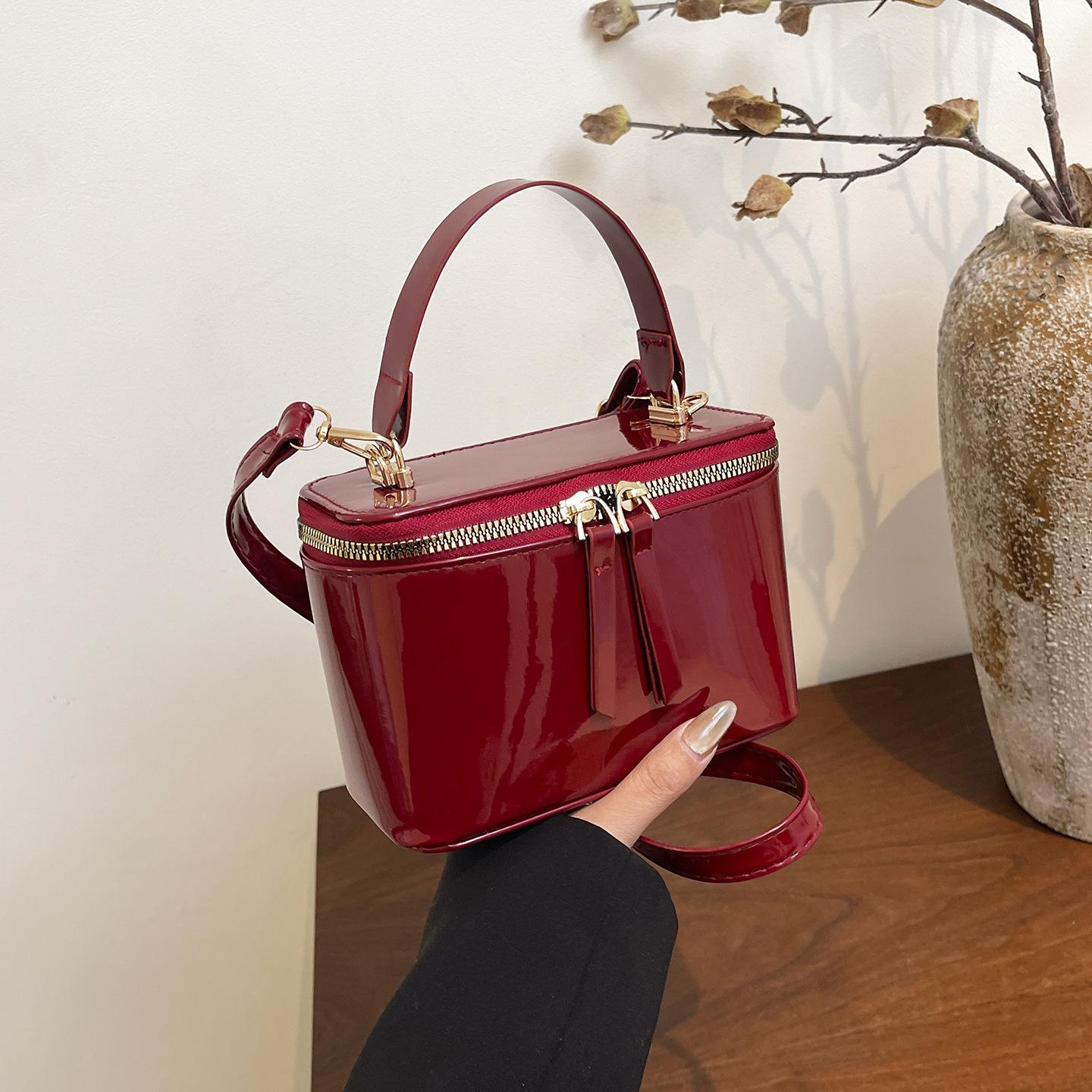 Korean Style Fashiable Square Box Bag for Women 2026 New Handbag Persalized and Simple Crossbody Bag червоний
Korean Style Fashiable Square Box Bag for Women 2026 New Handbag Persalized and Simple Crossbody Bag червоний