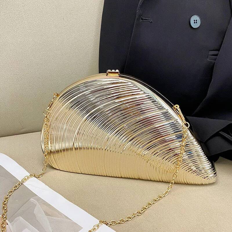 Fashion personality creativity heavy industry gold shell acrylic bag niche design high-end feel hand-held dinner bag
Fashion personality creativity heavy industry gold shell acrylic bag niche design high-end feel hand-held dinner bag