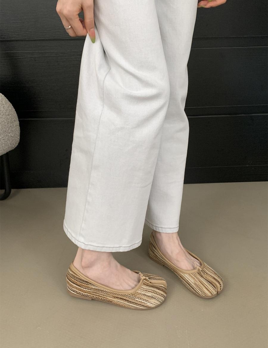 Flat-bottomed Doudou pig s foot single shoes women s shoes 2025 spring and autumn horseshoe split-toed thumb pig s trotters boat shoes black ladyshoes 39 хакі
Flat-bottomed Doudou pig s foot single shoes women s shoes 2025 spring and autumn horseshoe split-toed thumb pig s trotters boat shoes black ladyshoes 39 хакі