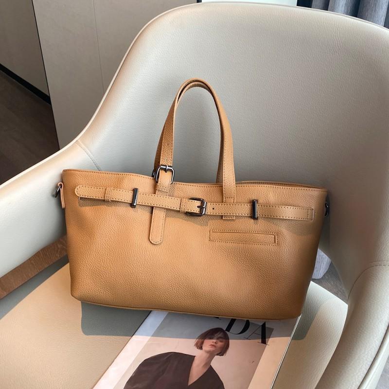 TOGO Top Layer Cowhide Crossbody Shoulder Bag Of Genuine Leather Large Capacity Hand-held Commuting Women s Casual Tote Women 33x12x20cm
TOGO Top Layer Cowhide Crossbody Shoulder Bag Of Genuine Leather Large Capacity Hand-held Commuting Women s Casual Tote Women 33x12x20cm
