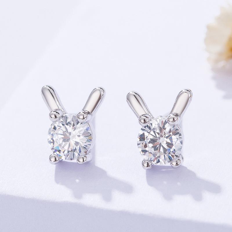 pure silver needle stud earrings, small temperament, fresh, fashionable and simple personalized ear jewelry, platinum-plated stud earrings
pure silver needle stud earrings, small temperament, fresh, fashionable and simple personalized ear jewelry, platinum-plated stud earrings