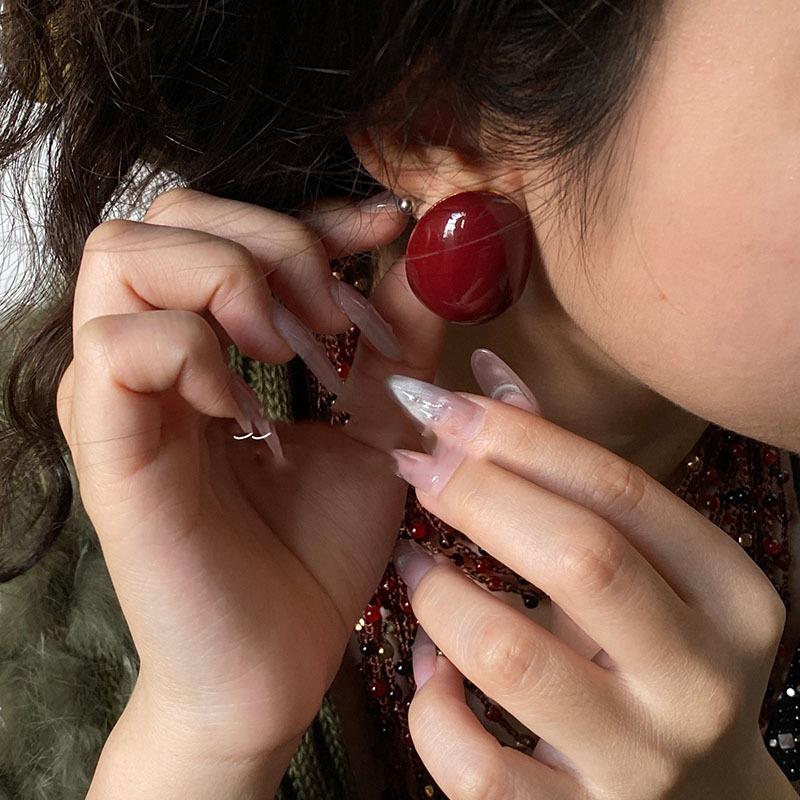Ankola red oil drop oval stud earrings retro Hong Kong style temperament earrings ins fashion niche earrings women
Ankola red oil drop oval stud earrings retro Hong Kong style temperament earrings ins fashion niche earrings women