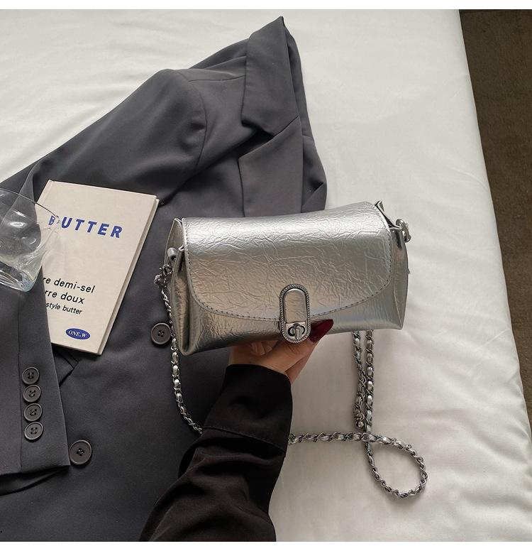 Premium texture small bag women s 2025 new fashion simple versatile chain messenger bag summer popular small square bag
Premium texture small bag women s 2025 new fashion simple versatile chain messenger bag summer popular small square bag