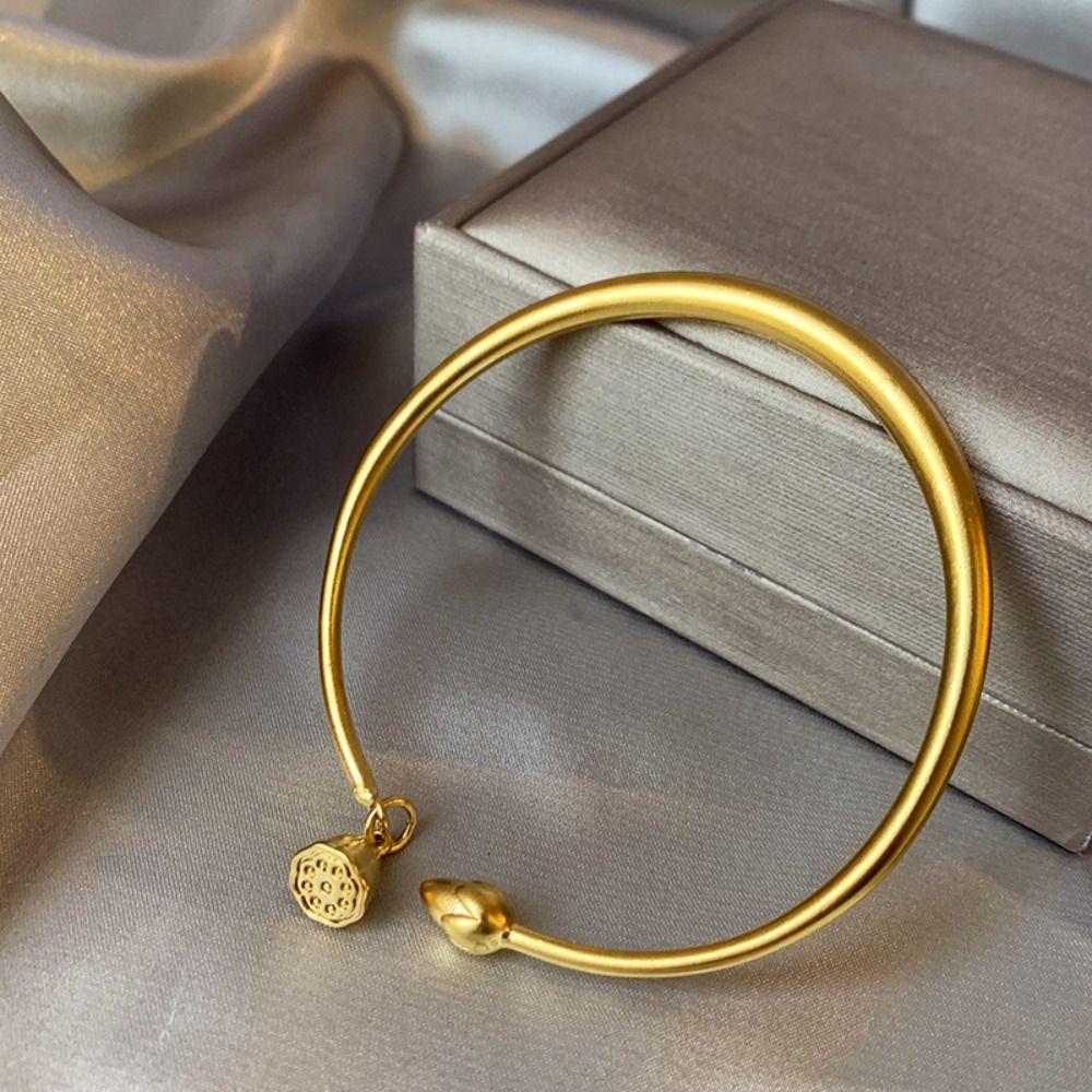 Vintage Golden Bangle Luxury Women Hand Jewelry Jewelry Antique Bracelet Couple золотистый
Vintage Golden Bangle Luxury Women Hand Jewelry Jewelry Antique Bracelet Couple золотистый