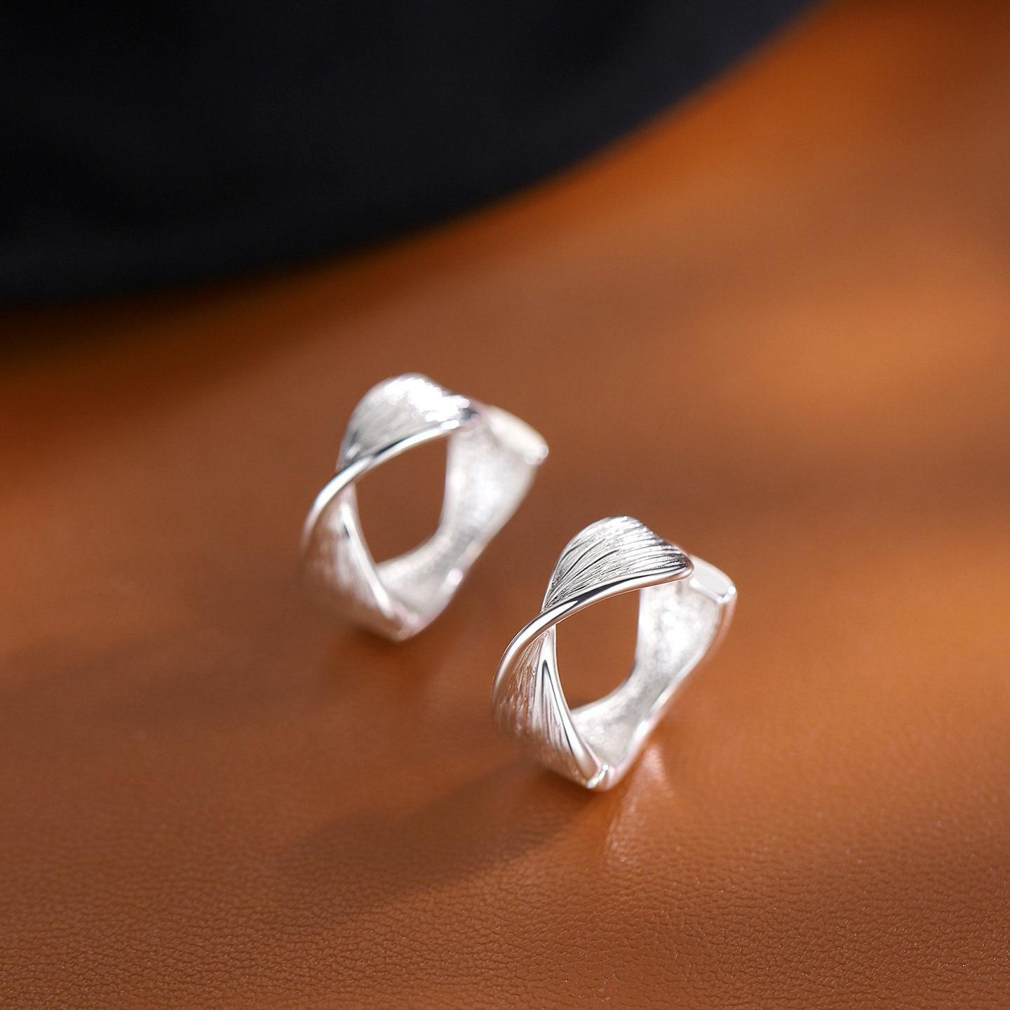 Retro temperament brushed winding knotted silver earrings women s fashion niche exquisite design versatile ear buckles
Retro temperament brushed winding knotted silver earrings women s fashion niche exquisite design versatile ear buckles