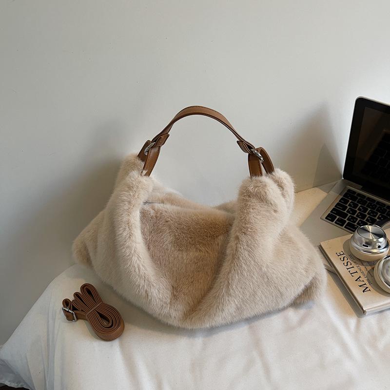 Korean version ins casual plush bag women s 2025 autumn and winter new fashion simple niche fluffy shoulder bag women хаки
Korean version ins casual plush bag women s 2025 autumn and winter new fashion simple niche fluffy shoulder bag women хаки