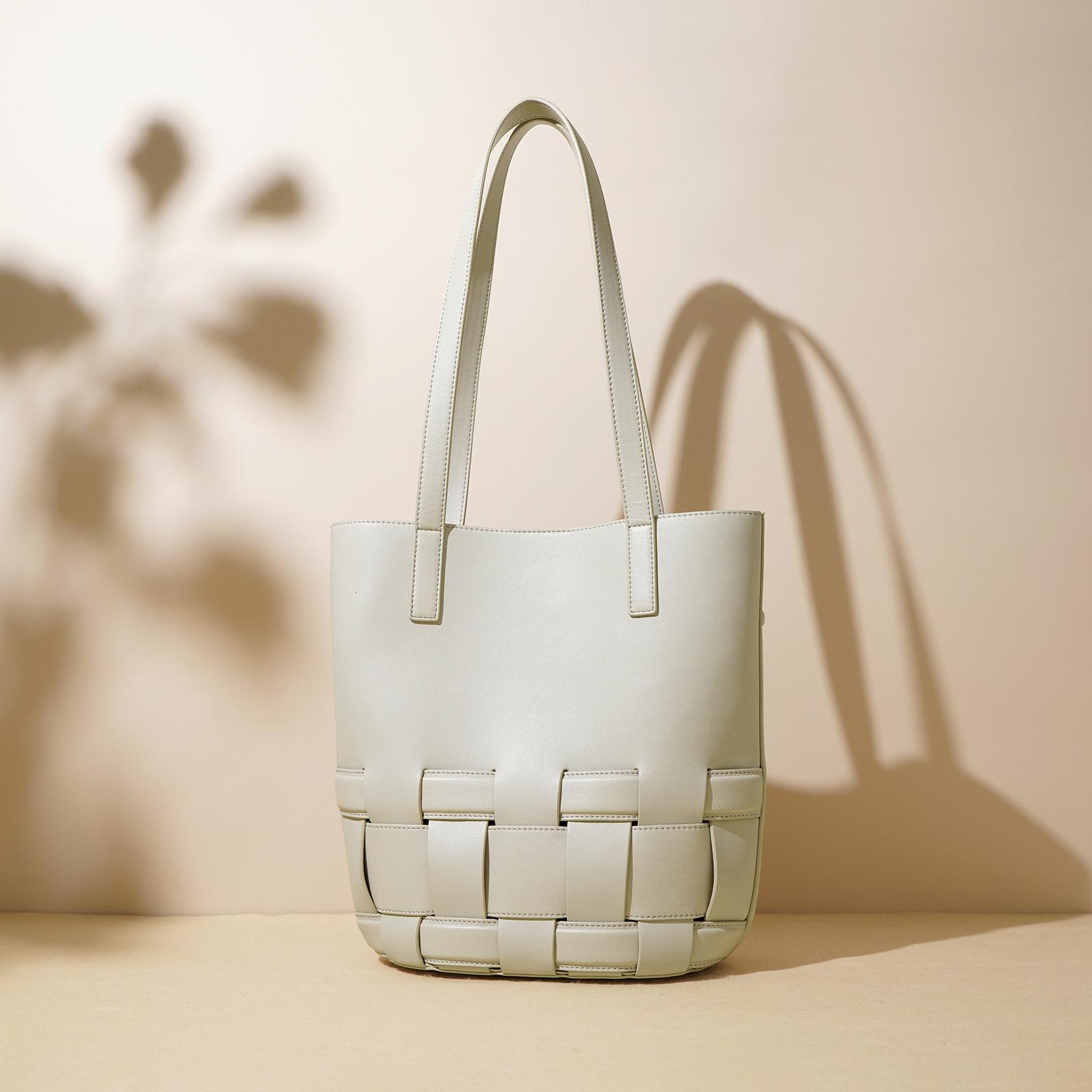 New Niche Woven Tote Bag Fashionable Hollow Handbag Large Capacity New Casual Shoulder Armpit Bag чорний
New Niche Woven Tote Bag Fashionable Hollow Handbag Large Capacity New Casual Shoulder Armpit Bag чорний