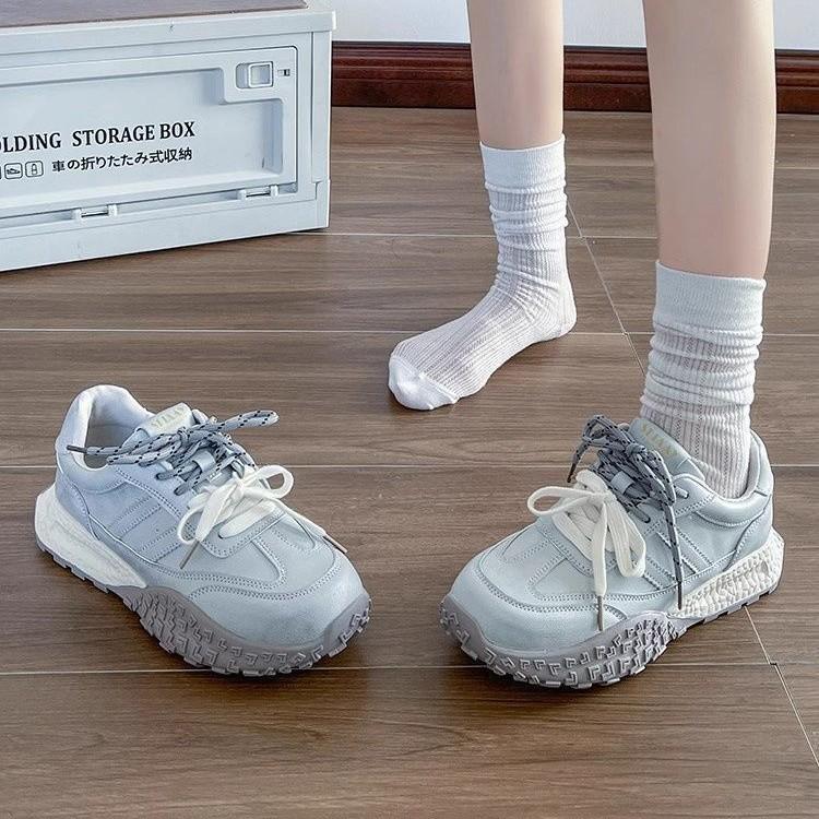 Versatile German training shoes, new platform women s shoes, spring and summer thin gray lace-up board shoes, sports and leisure dad shoes 35 срібний
Versatile German training shoes, new platform women s shoes, spring and summer thin gray lace-up board shoes, sports and leisure dad shoes 35 срібний